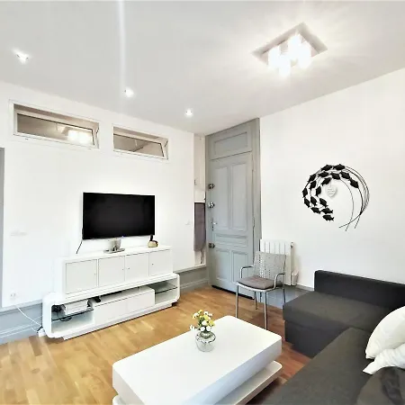 Superbe T2 Lumineux Et Confortable Avec Prestations De Qualite A ! - Fr-1-555-46 דירה *